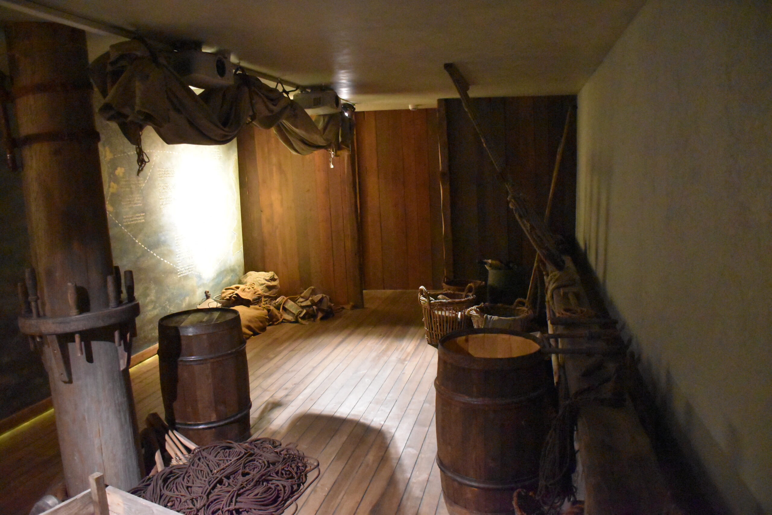 Islanda_15 - Fáskrúðsfjörður 30 Il tunnel sotterraneo sotto il Fosshotel ospita il Museo Francese.