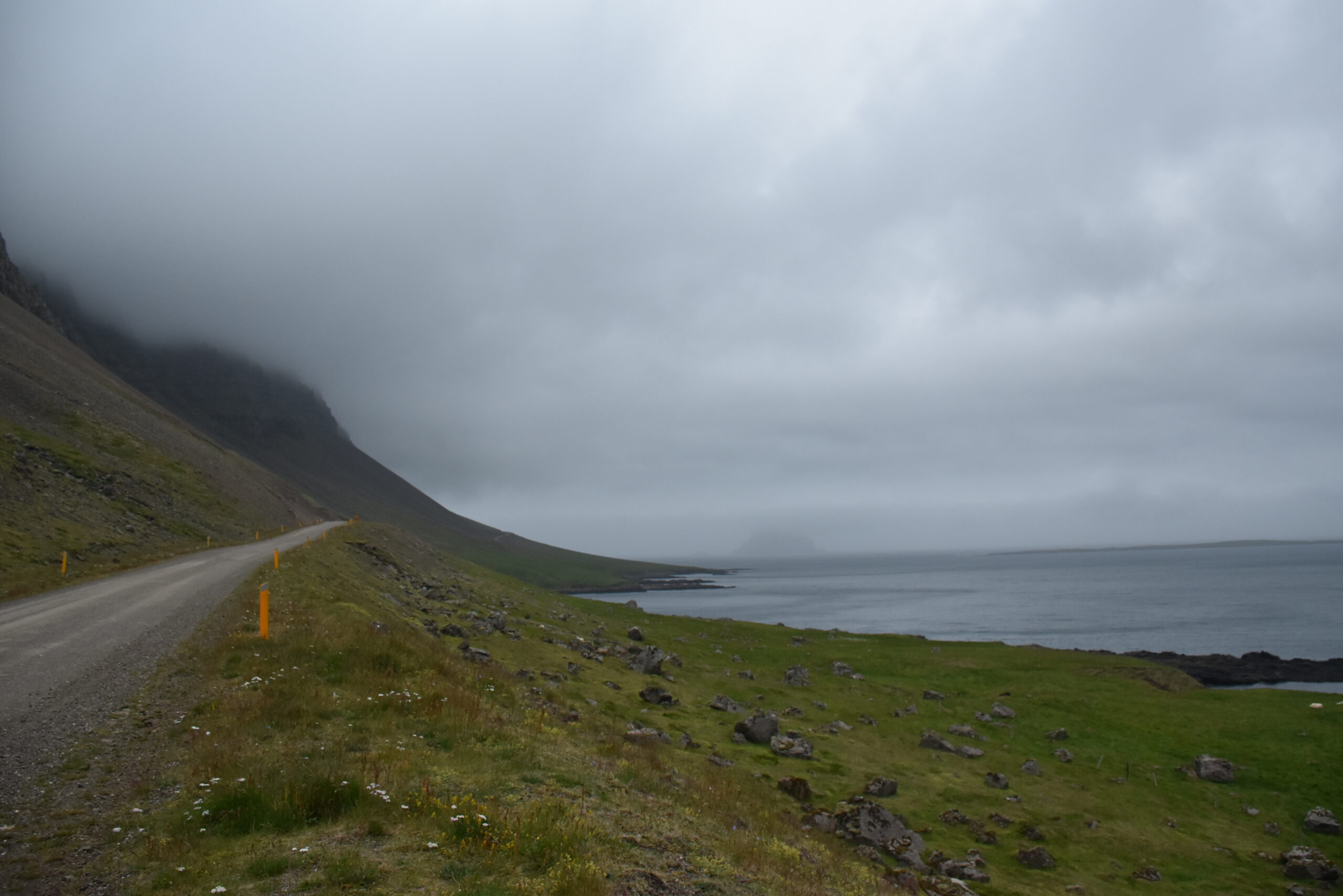 Islanda_15 - Fáskrúðsfjörður 62 Quando guidi per le coste islandesi, le nuvole sono dietro l'angolo.
