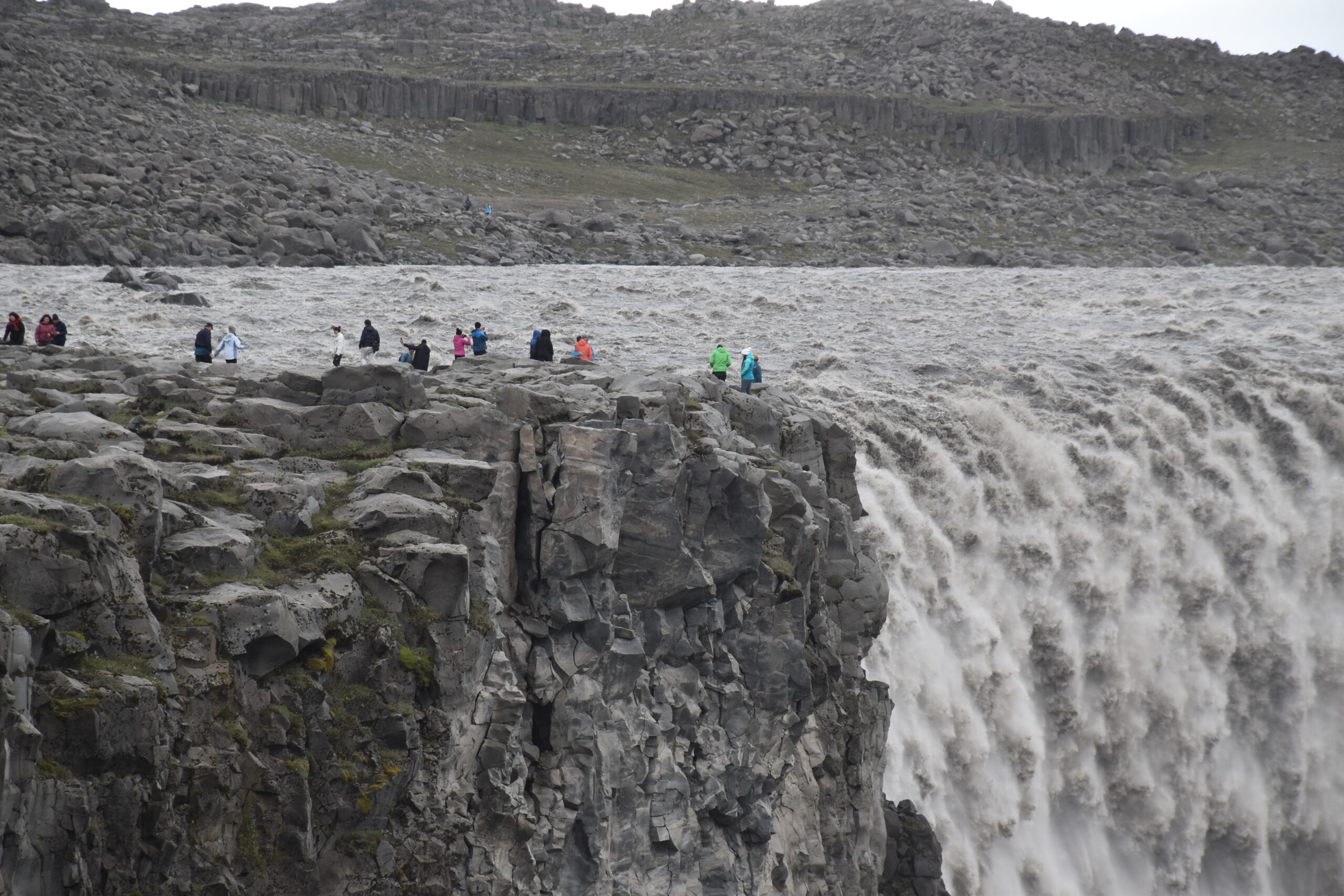 Islanda_16 - Dettifoss 43 Notare l'assenza di protezioni...