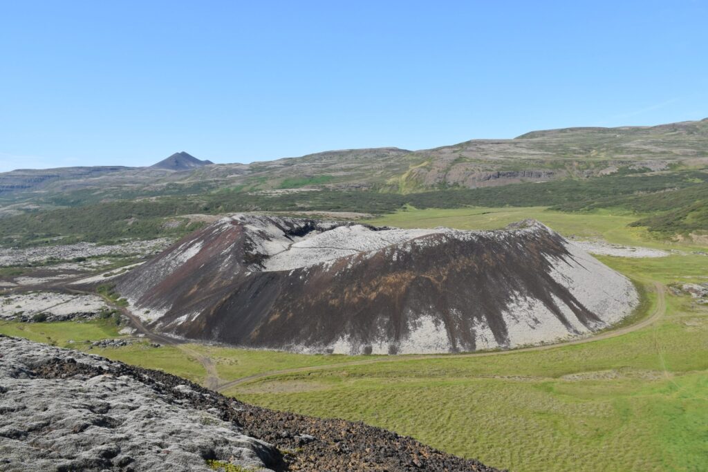 Islanda_24 - Grabrok Volcano 32 Il vulcano Rauðbrók visto dalla cima del Grábrók