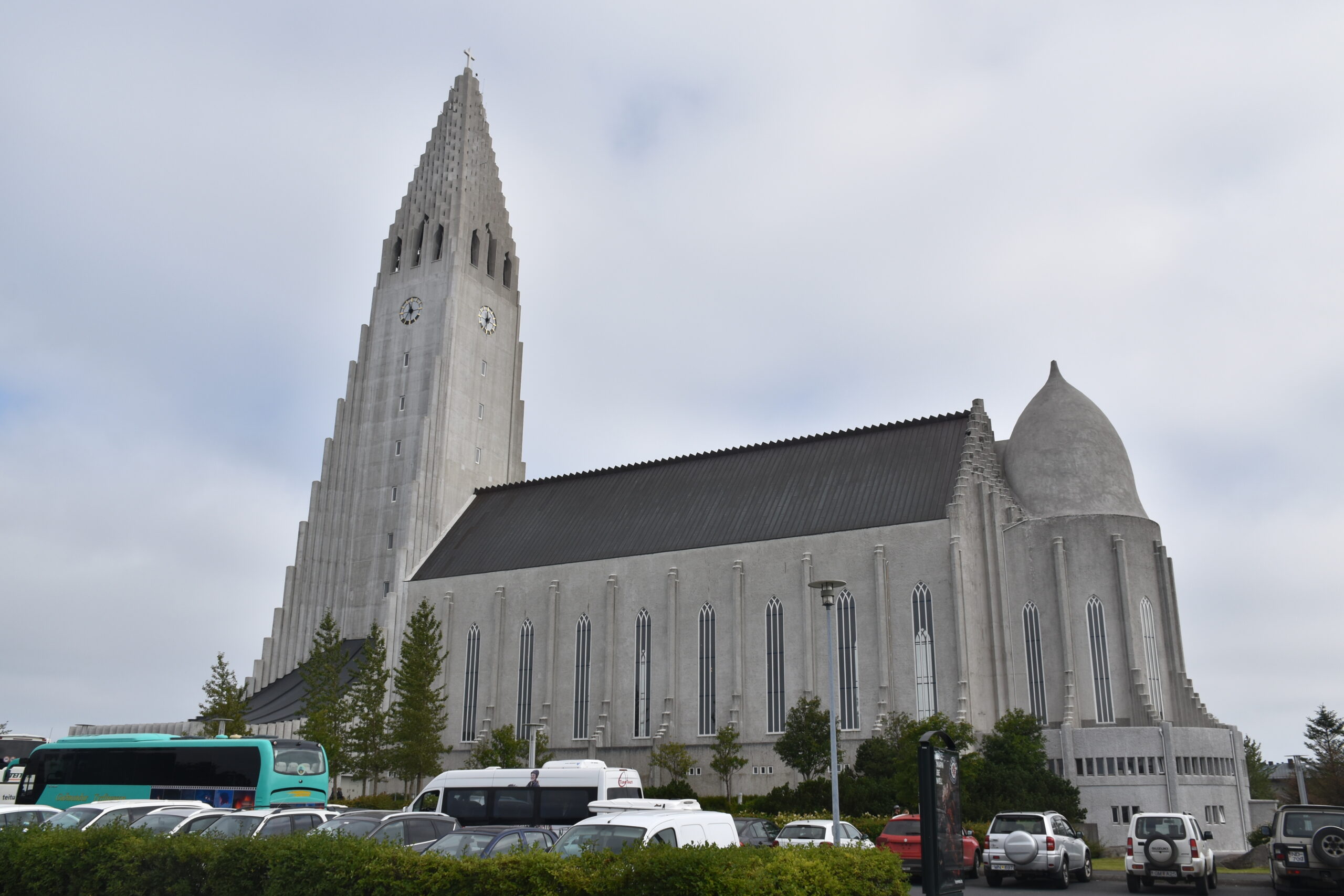 Islanda_26 - Reykjavik 025 Il fianco della cattedrale di Hallgrímskirkja