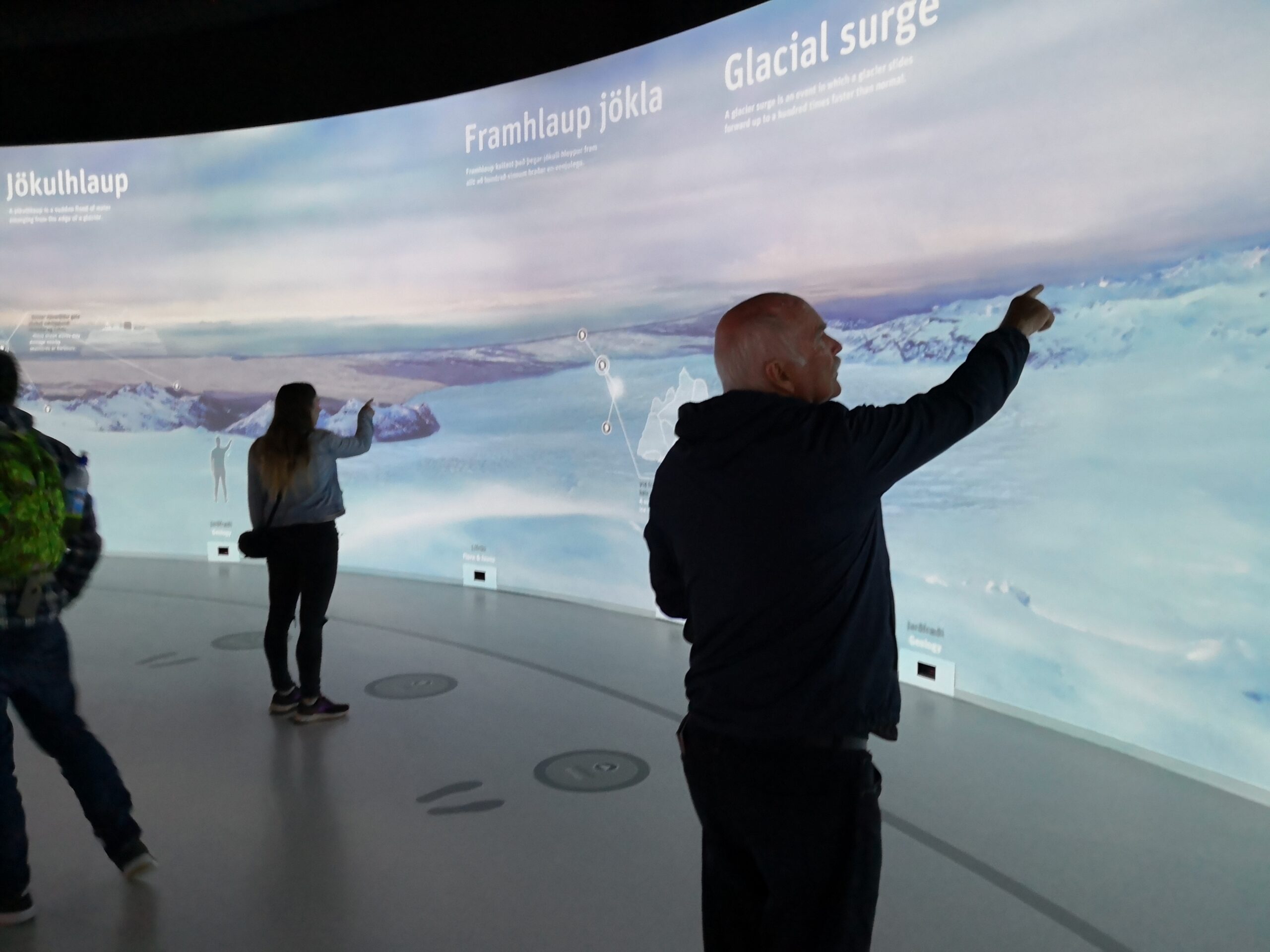 Islanda_Reykjavik_Perlan_02 Schermi interattivi per esperienze didattiche immersive