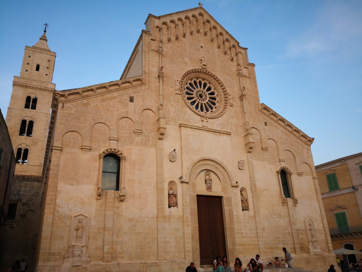 La facciata della Cattedrale
