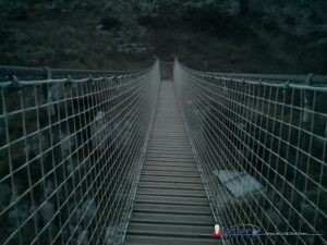 Il ponte sospeso come appare di notte