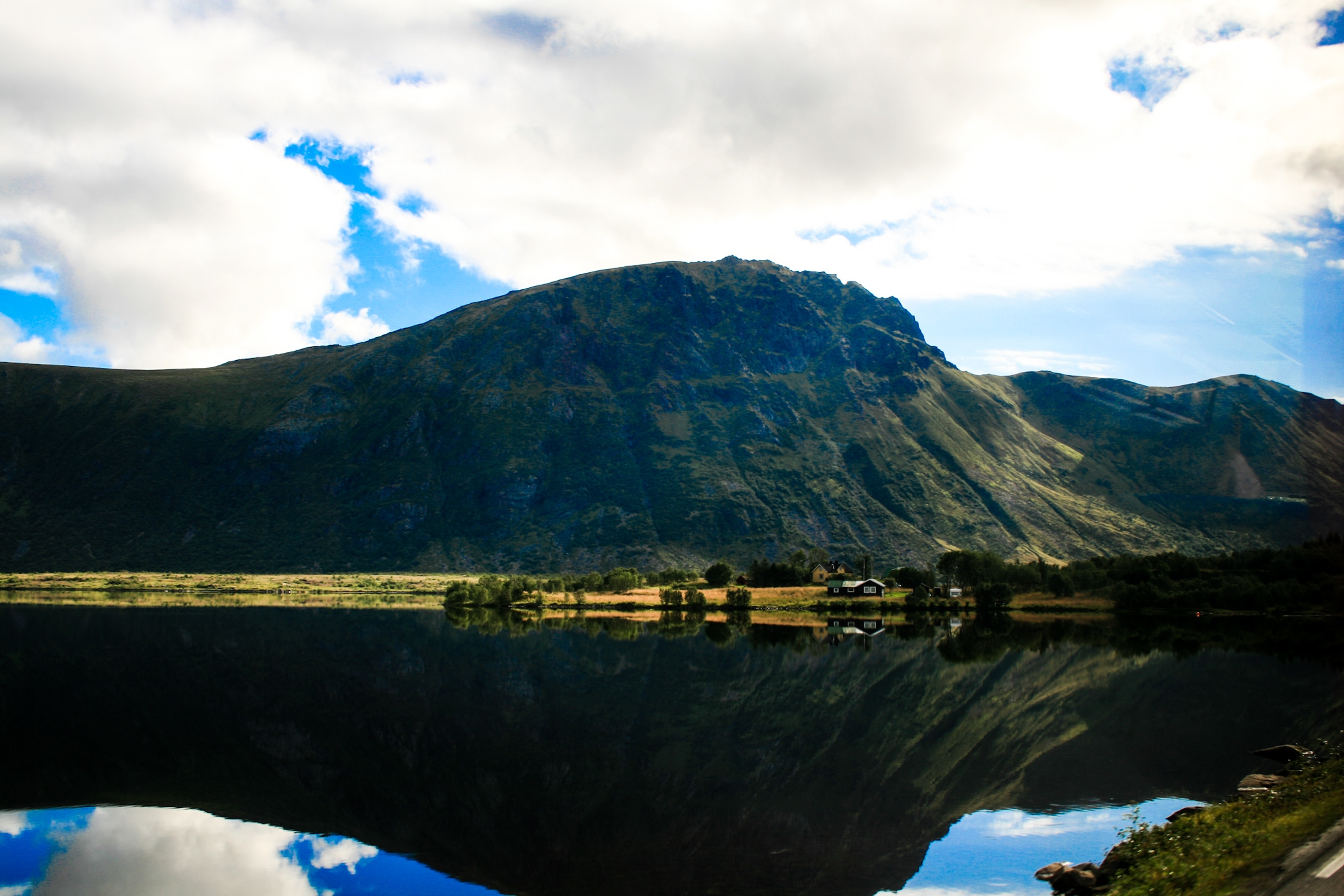 Scorcio di panorami senza tempo rubato alle isole Lofoten