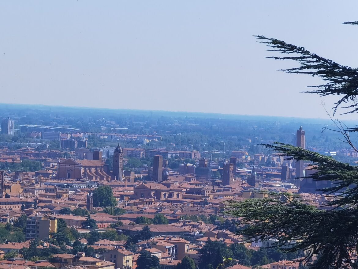 Bologna vista dal portico di San Luca