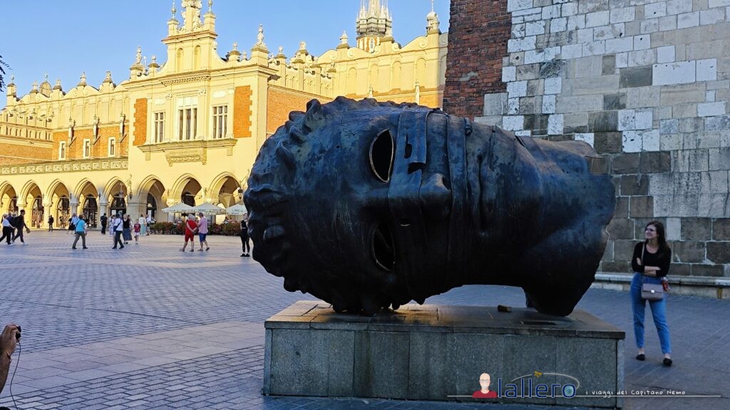 Cracovia_03 - Piazza del Mercato 18 Eros Bendato di Igor Mitoraj
