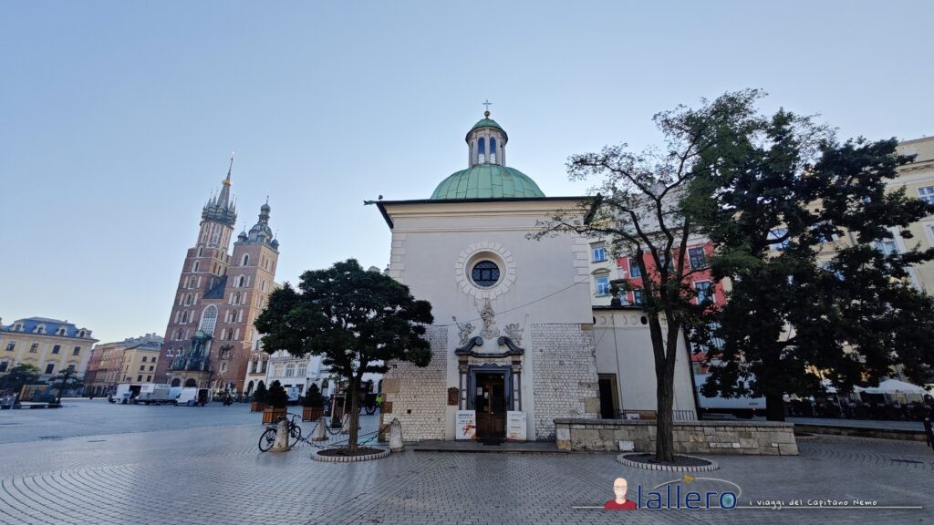 Cracovia_03 - Piazza del Mercato 56 La chiesa di Sant'Adalberto al cospetto di Santa Maria.