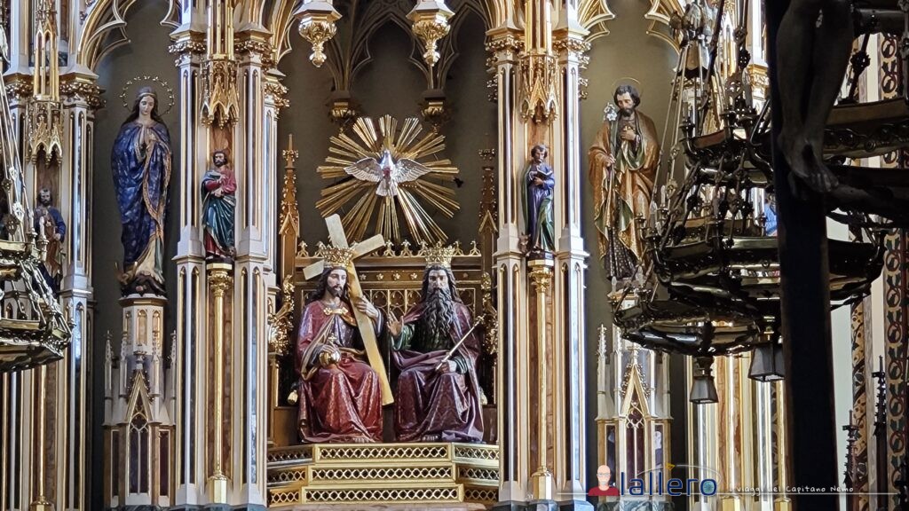 Polonia_Cracovia_06 - Santissima Trinita 13 La rappresentazione della Trinità presso l'altare maggiore