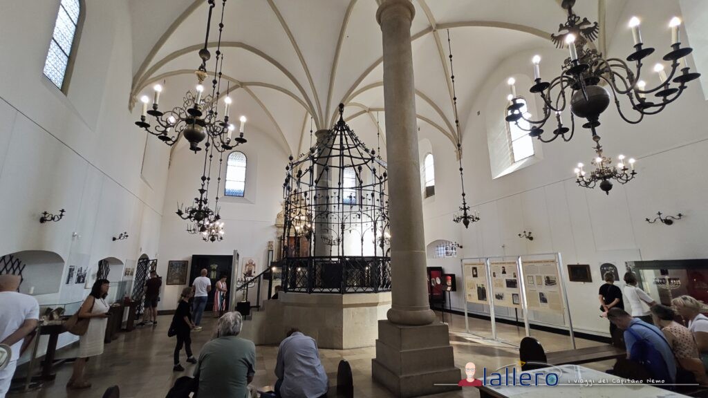 Polonia_Cracovia_09 - Quartieri Ebraici 73 L'interno della Grande Sinagoga, oggi museo della cultura ebraica