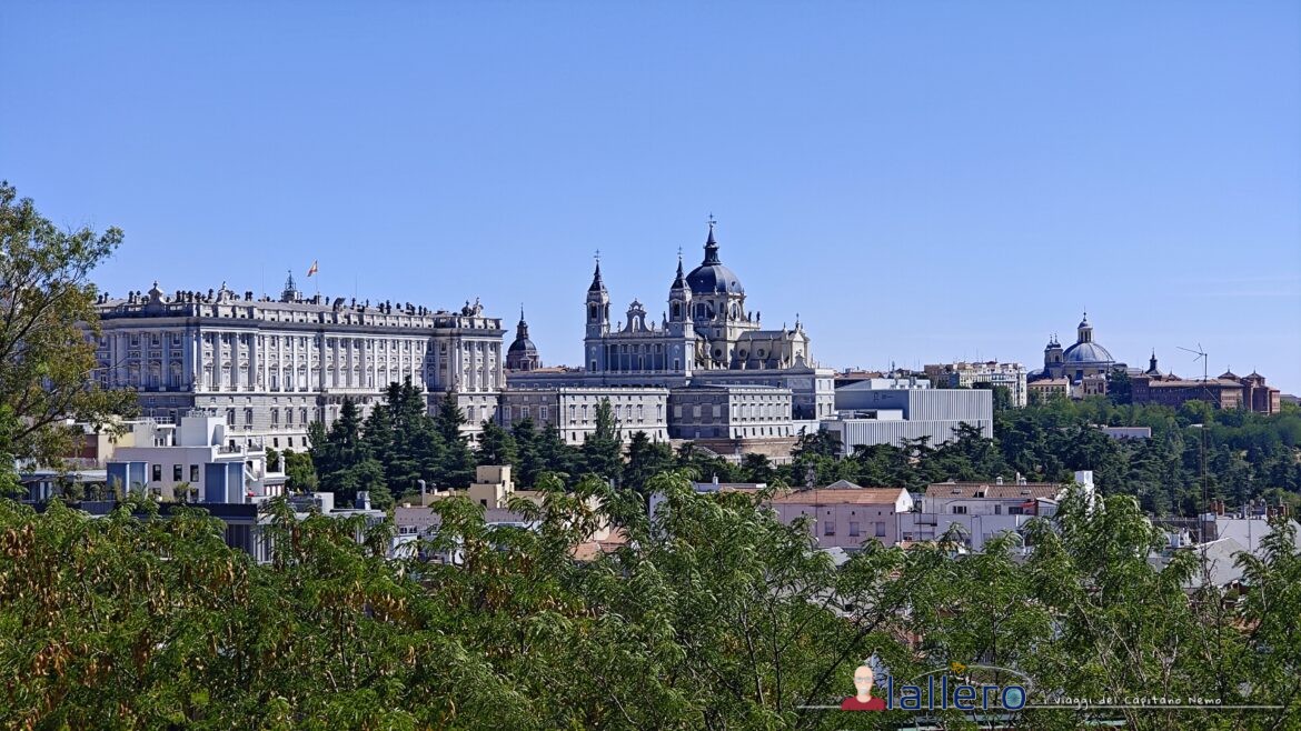 Panorama con palazzo reale e cattedrale