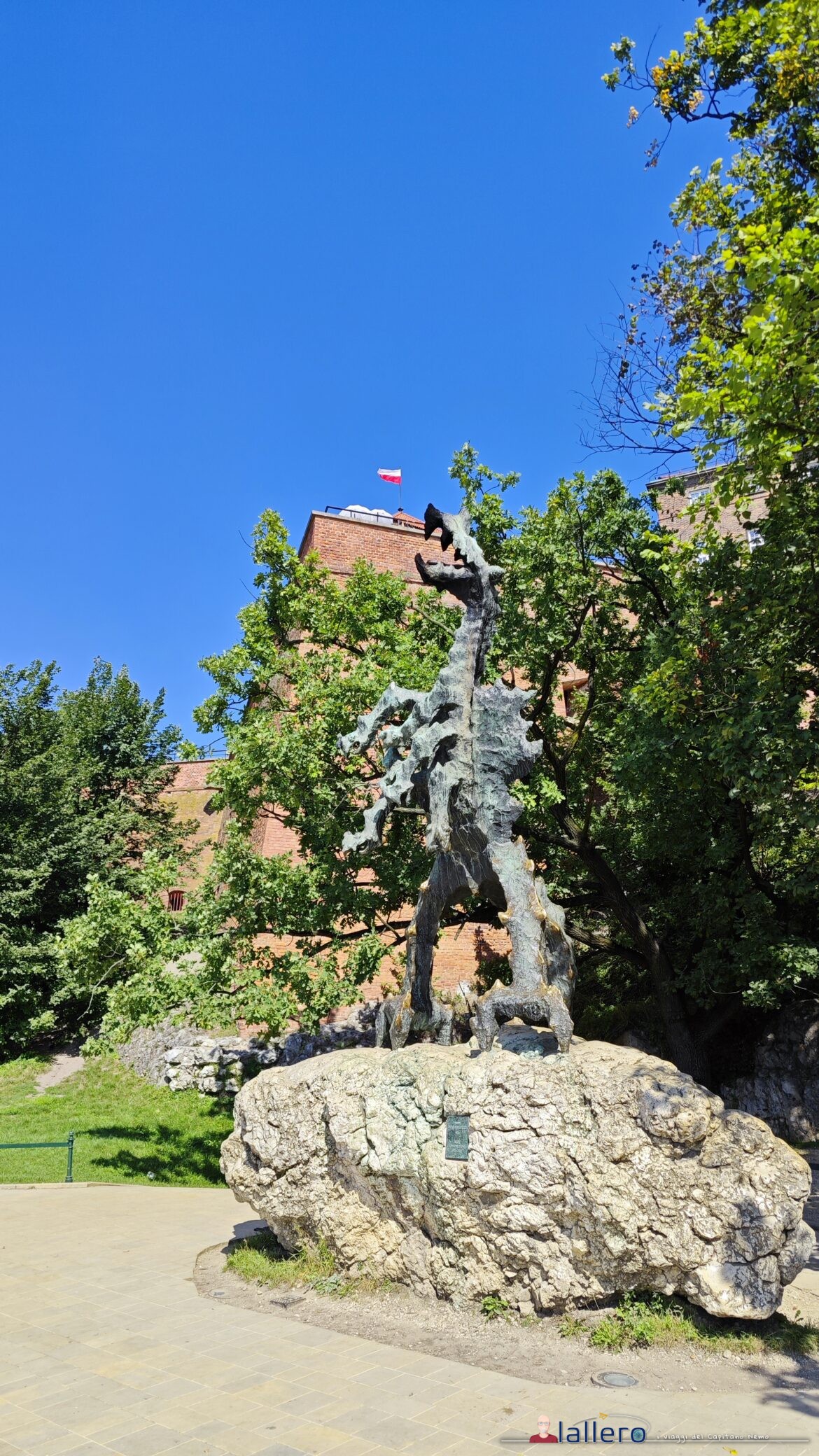 Il Drago del Wawel sta a guardia delle mura