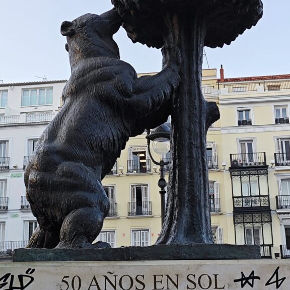 El oso y el madrono