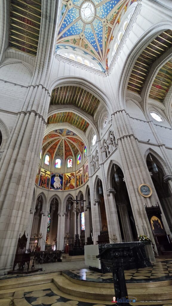 Spagna_Madrid_14 - Cattedrale 09 Prospettiva verso il presbiterio