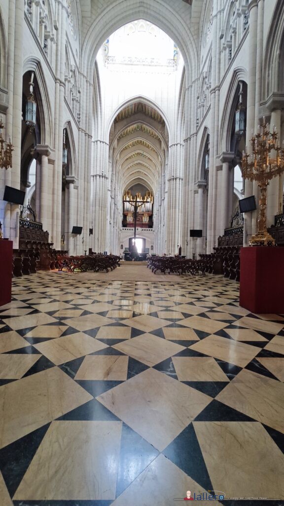 Spagna_Madrid_14 - Cattedrale 26 Prospettiva della cattedrale vista dal presbiterio