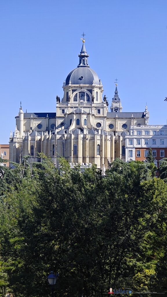 Spagna_Madrid_14 - Cattedrale 43 Prospettiva della Cattedrale dell'Almudena
