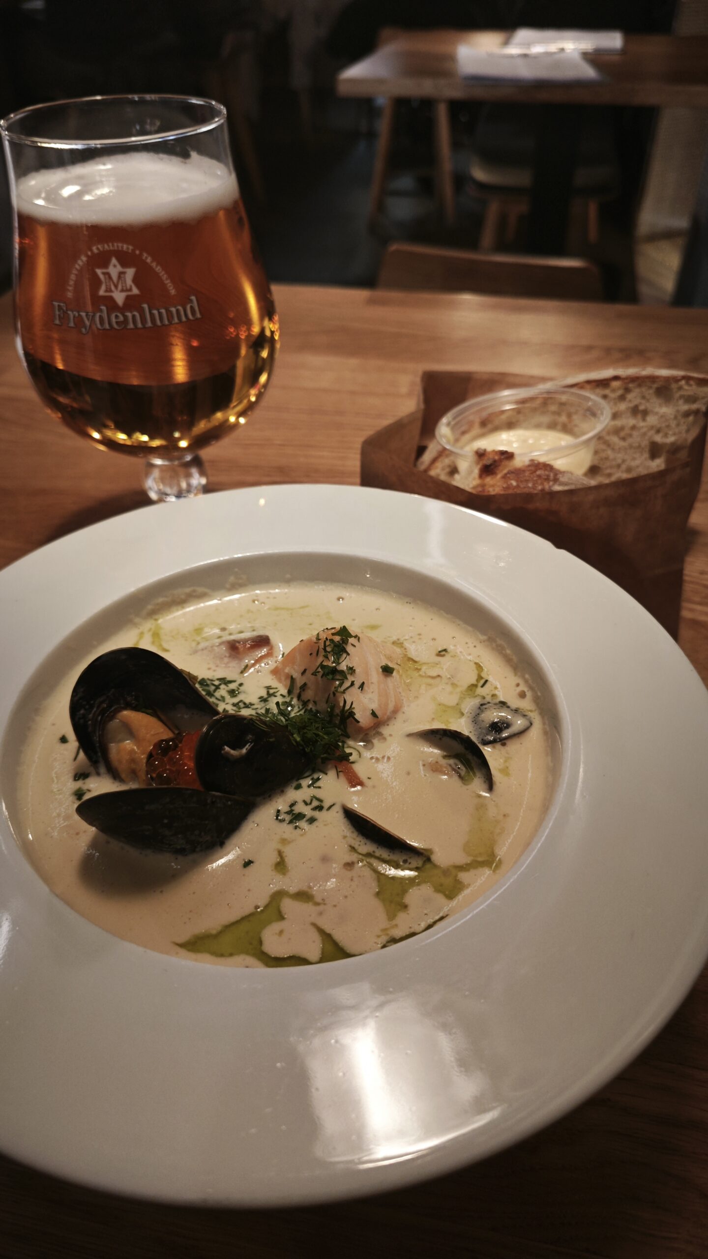 La fiskesuppe: un po' grassa ma piena di pesce fresco.