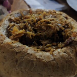 Polonia_Cibo_IMG_20230909_205443 Bigos polacco servito nella pagnotta