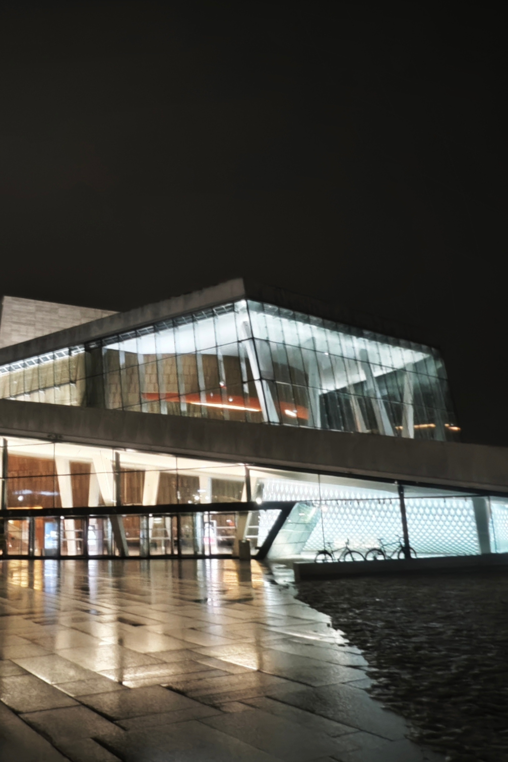 Norvegia_05 - Opera House 02 - Copia Illumina la baia