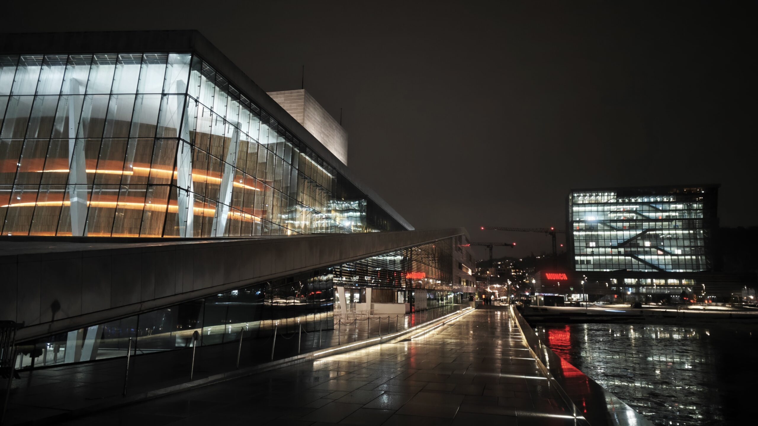 Norvegia_05 - Opera House 04 L'Opera House e il Museo Munch brillano nella notte