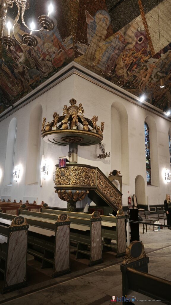 Norvegia_07 - Domkirke 19 Il pulpito in stile barocco ben conservato.
