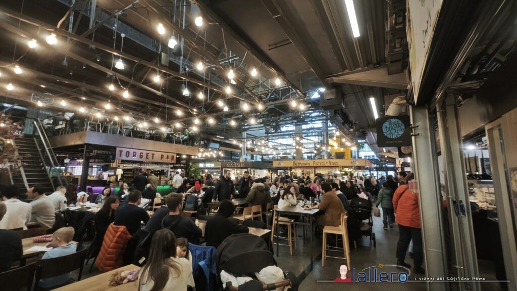 Norvegia_27 - Mathallen 07 La food court del mercato di Mathallen