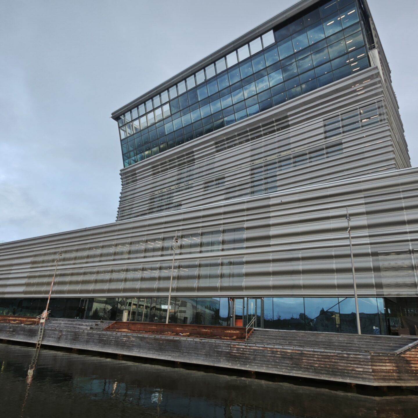 Norvegia_40 - Museo Munch 08 Il museo Munch visto dall'Operastranda